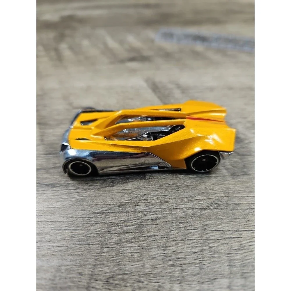 Hot Wheels Split Vision Yellow  Diecast 1/64 Mattel Loose Toy Car